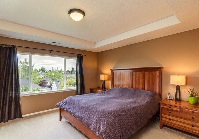 Building Photo - Beautiful Spacious Home!