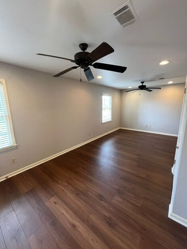 Building Photo - 2805 Foxcroft Rd