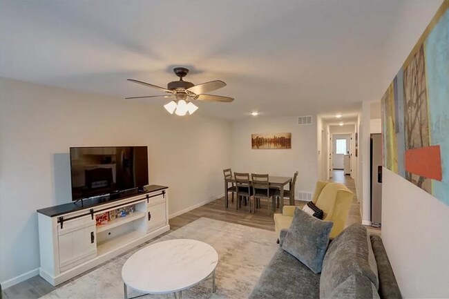 Building Photo - 10008 Aspen Ln