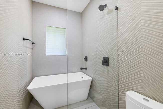 Building Photo - 8941 SW 65th Ct