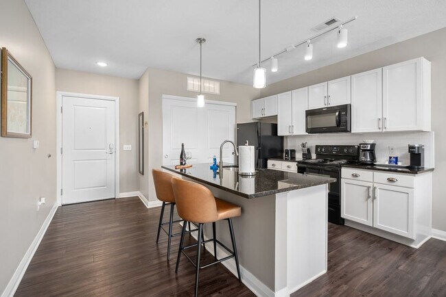 Building Photo - 407 W Rich St