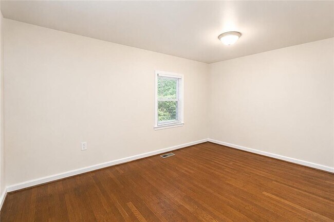 Building Photo - 1360 Cunningham Rd SW