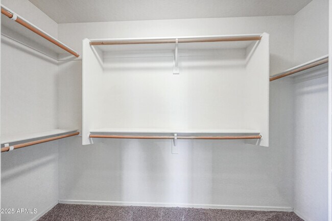 Building Photo - 1543 E Nightingale Ln