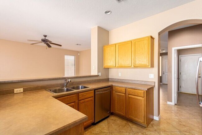 Building Photo - Single level rare to find 3 bed house in G...