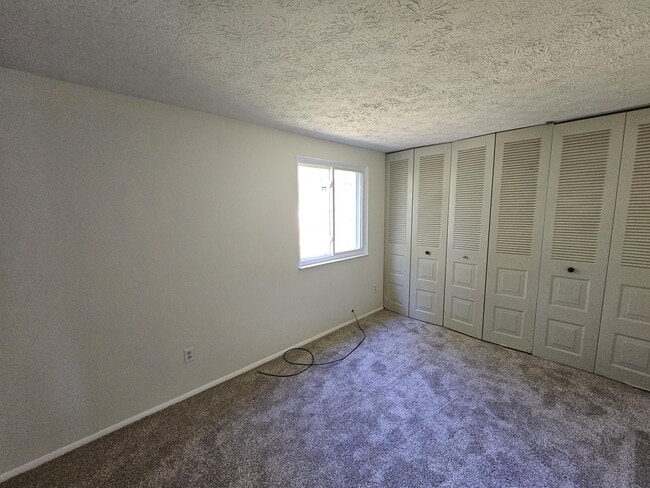 Building Photo - 9432 Lexington Cir