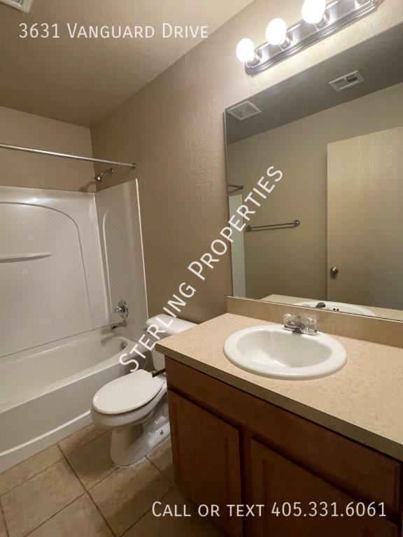 Building Photo - 3631 Vanguard Dr