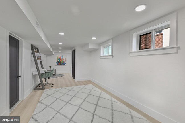 Building Photo - 6007 4th St NW
