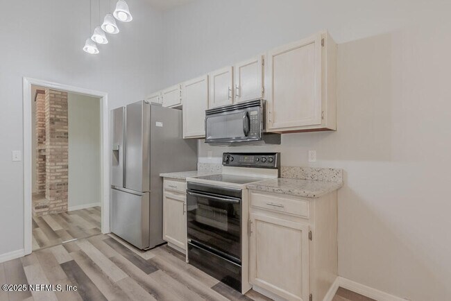 Building Photo - 3331 Ashridge Dr
