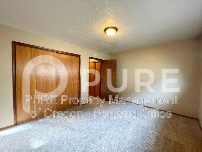 Building Photo - 1135 SE 27th Ave