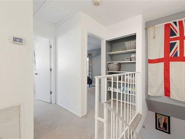 Building Photo - 2 Bedroom Condo with One Car Garage