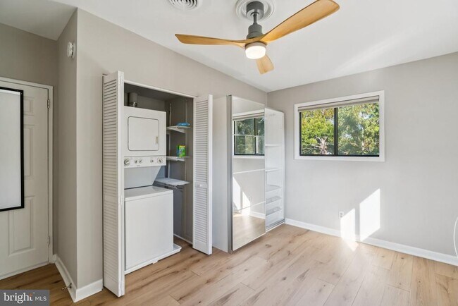 Building Photo - 2802 Dartmouth Rd