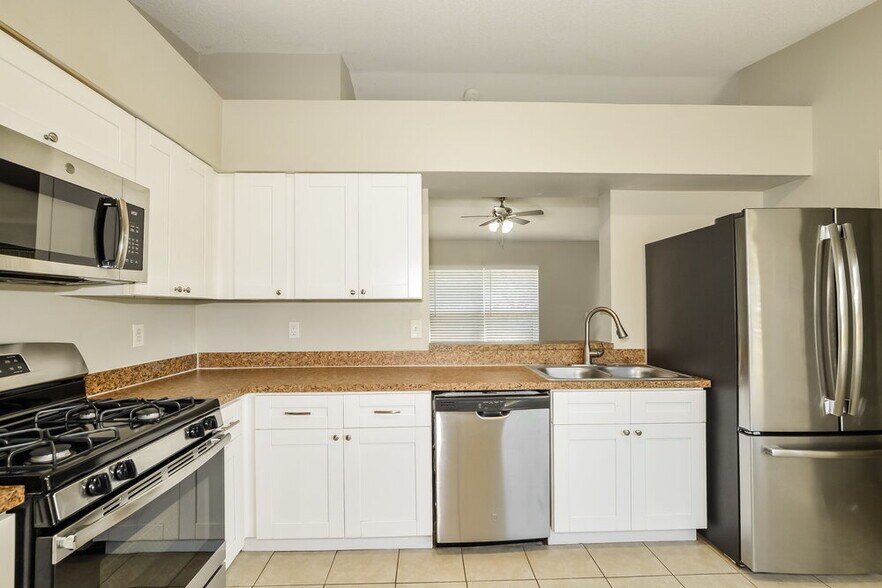 Building Photo - 12148 Woodglen Cir