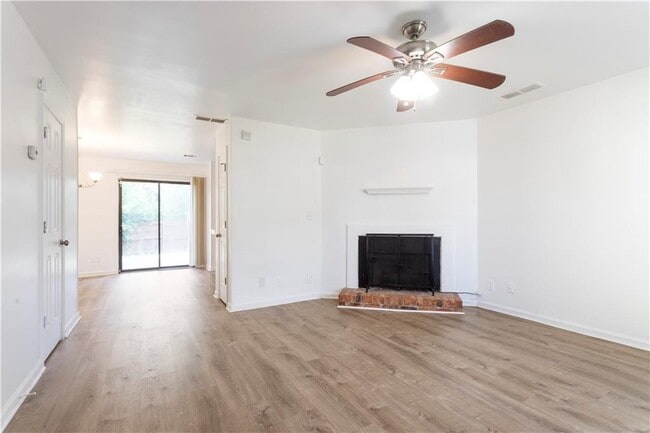 Building Photo - 1585 Springleaf Point SE