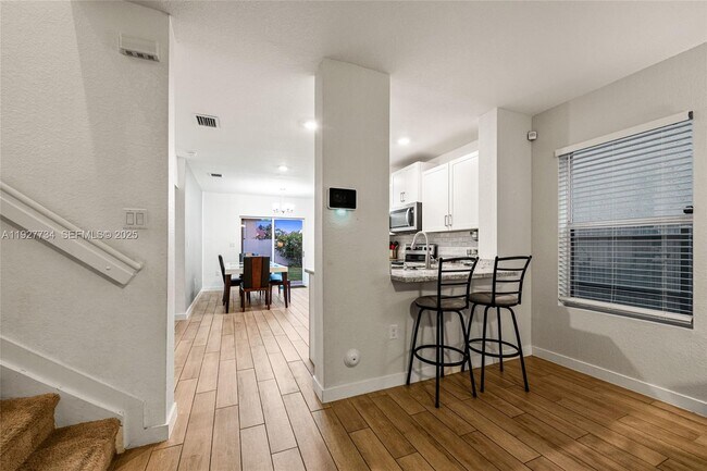 Building Photo - 525 NE 6th Pl