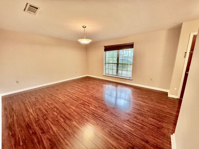 Building Photo - Spacious 3BR Home in Broadmoor | Huge Backyard + Gated Driveway