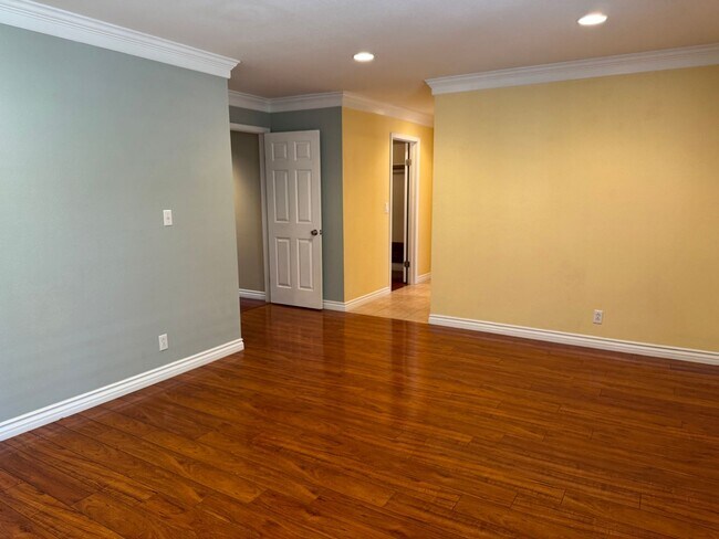 Building Photo - 2750 Sea View Pkwy