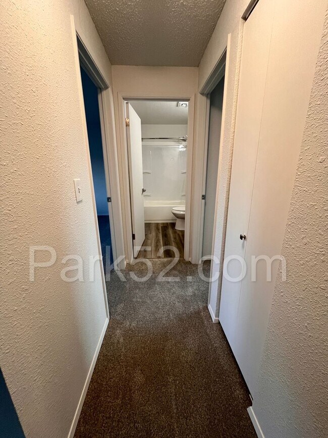 Building Photo - Remodeled 2 Bedroom 1 Bathroom Upper Level Apartment