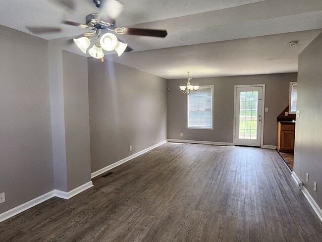 Building Photo - 4 Bedroom 2.5 Bath Gorgeous Oak Grove Home