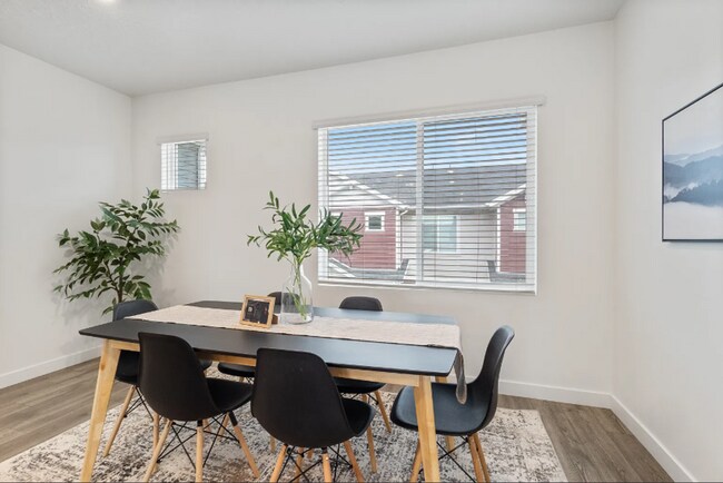 Building Photo - 3 Bed/3 Bath Townhouse in Saratoga Springs