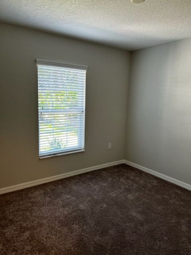 Building Photo - 36 Ryapple Ln