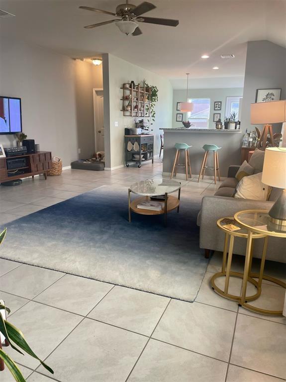 Building Photo - 2025 Langdale Ln