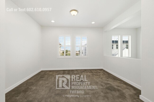 Building Photo - 2342 W Gloria Ln