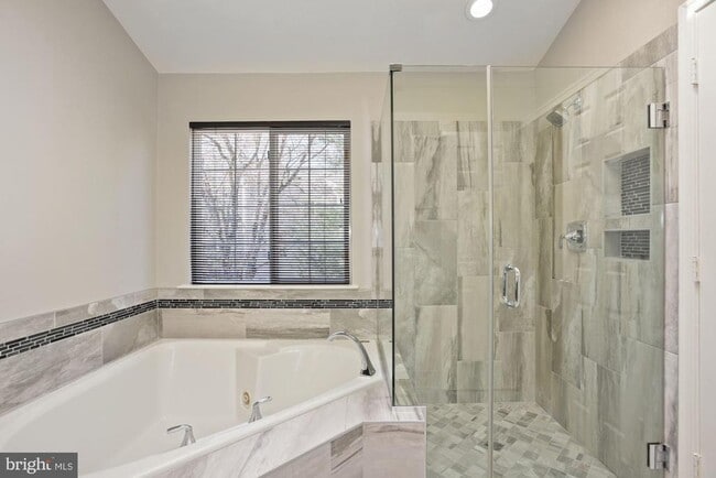 Building Photo - 4002 Rosemeade Dr