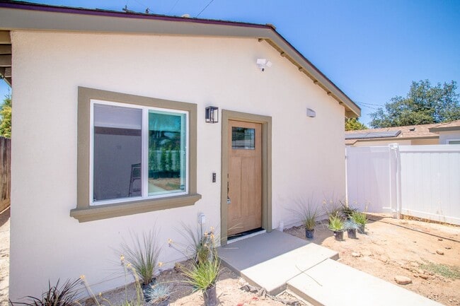 Primary Photo - Beautifully New Built 2 Bed/1 Bath Home In...