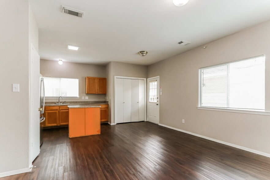 Building Photo - 1671 Nichole Woods Dr