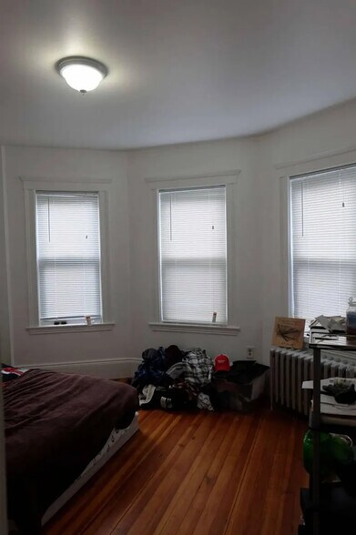 Building Photo - 116 Adams St