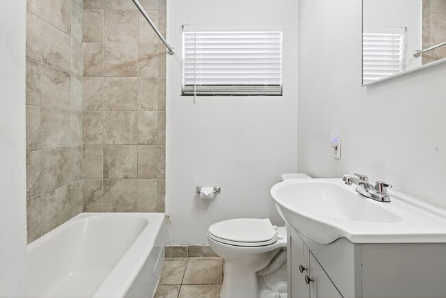 Building Photo - 6635 Blackwood Dr