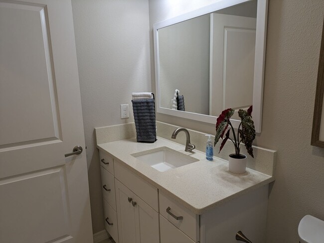 Building Photo - 1750 Debellis Ln