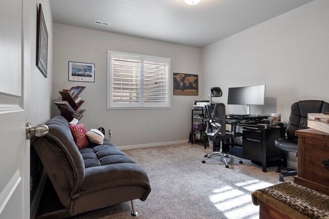 Building Photo - Gorgeous 5 Bed 3 Bath Home in North Loveland!