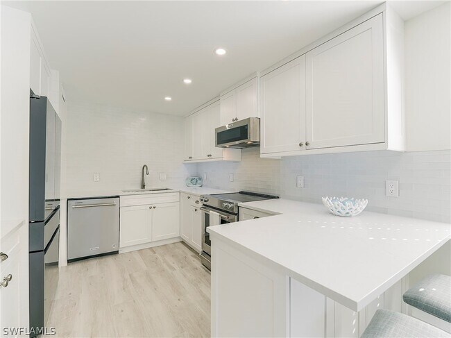 Building Photo - 354 Harbour Dr