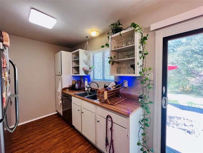 Building Photo - 744 Wales Way