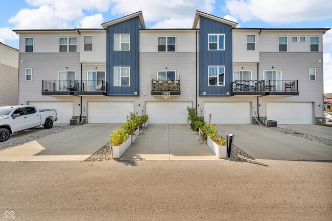 Building Photo - 315 Steeples Blvd