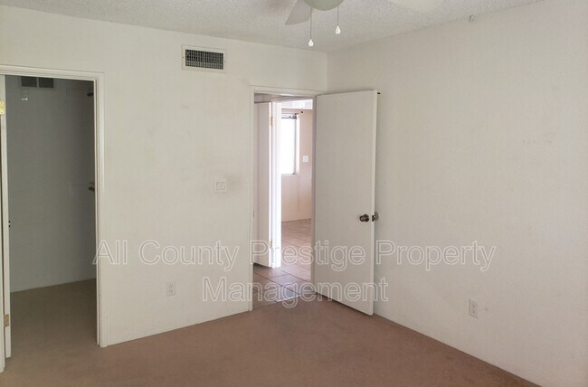 Building Photo - 4554 E Paradise Village Pkwy N