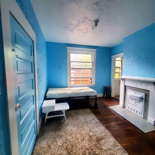 Building Photo - 2451 Maplewood Ave