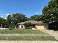 Building Photo - 1420 Superior Dr