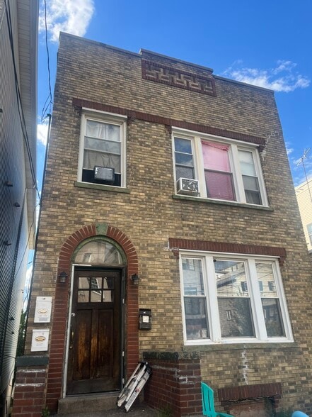 Primary Photo - 579 Liberty Ave
