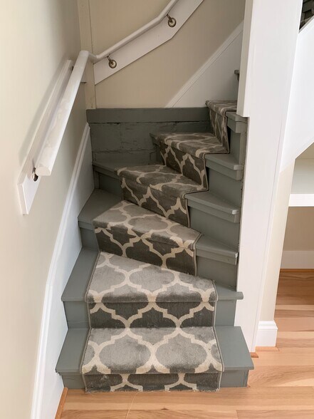 Stairs to lower level - 16 Appleton Place