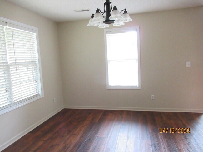 Building Photo - 3590 Oleander Dr