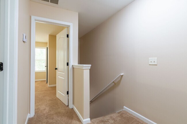Building Photo - 3 Bed/2 Bath Townhouse in Douglasville!