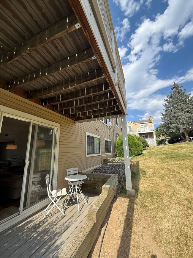 Building Photo - Spacious 2bd/2ba Condo- Lakewood CO, Available 7/10/26!