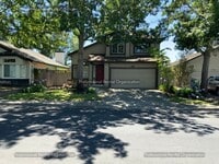 Building Photo - Beautiful Eastside 4 Bedroom, 3 Full baths in quiet neighborhood
