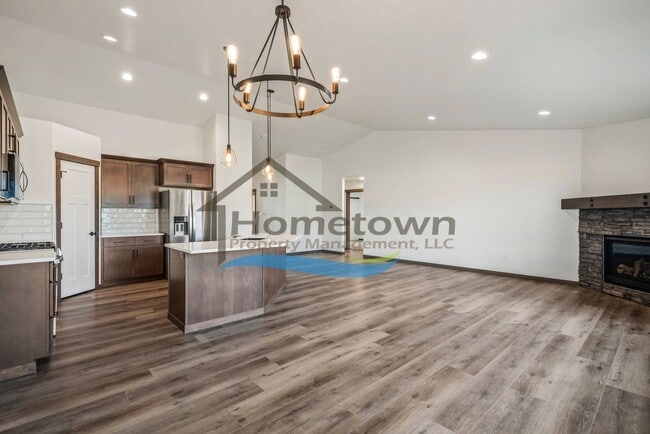 Building Photo - 3-Bedroom, 2-Bathroom Home with 3-Car Gara...