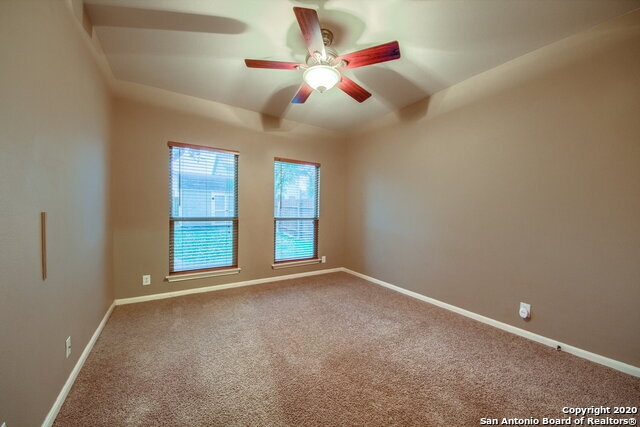 Building Photo - Situated on a desirable corner cul-de-sac lot!!