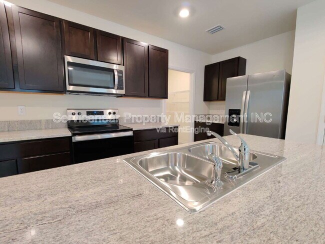 Building Photo - 32614 Canyonlands Dr