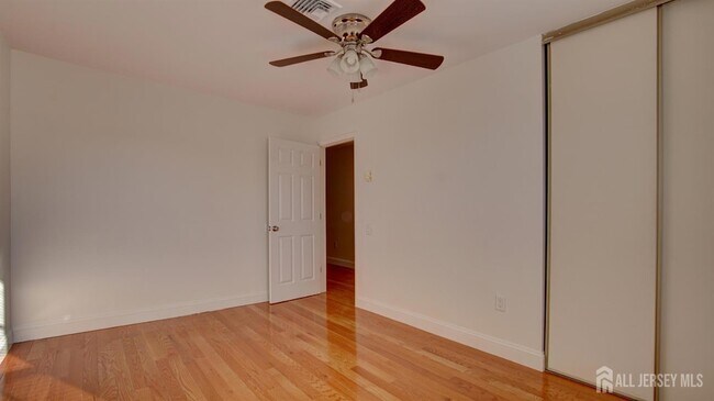 Building Photo - 368 Metuchen Dr