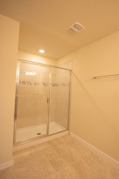 Building Photo - 3912 Plainview Dr